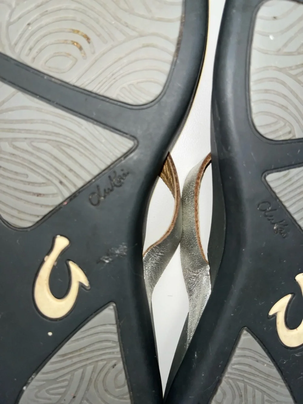 OluKai Metallic Gold Strap Gray Footbed Sandals Size 7